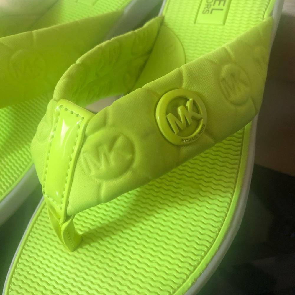 Michael Kors Lyssa Thong Sandals- Green neon - Picture 5 of 8